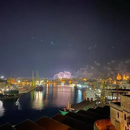 Modern Penthouse - Harbour Views * Cospicua