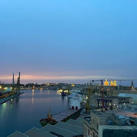 Modern Penthouse - Harbour Views