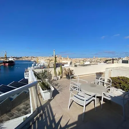 Modern Penthouse - Harbour Views Cospicua