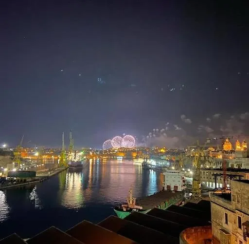 Modern Penthouse - Harbour Views * Cospicua