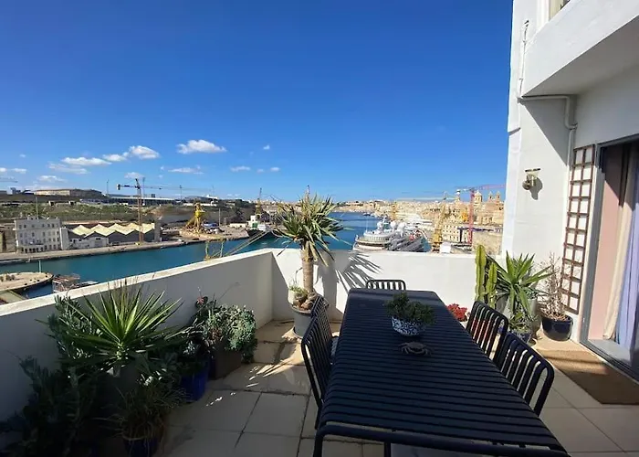 Modern Penthouse - Harbour Views