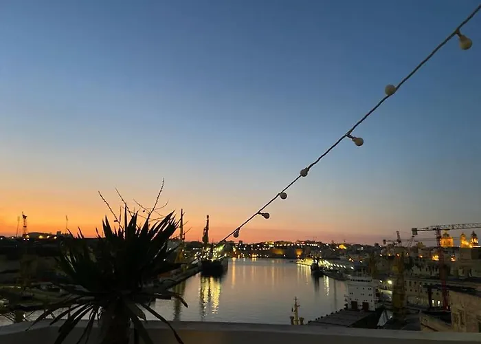 Modern Penthouse - Harbour Views * Cospicua