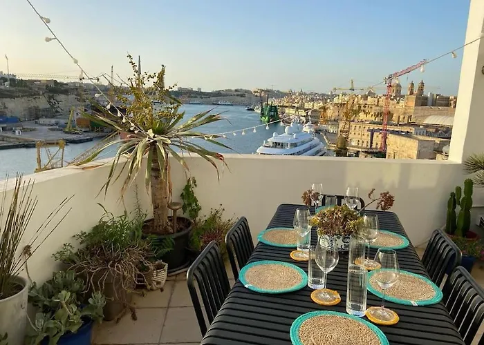 Modern Penthouse - Harbour Views