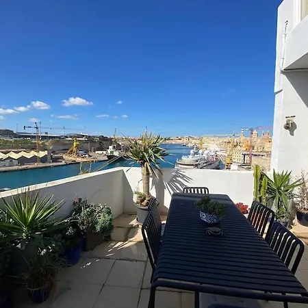 Modern Penthouse - Harbour Views