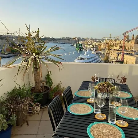 Modern Penthouse - Harbour Views