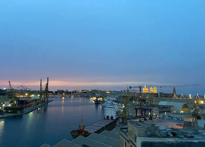 Modern Penthouse - Harbour Views